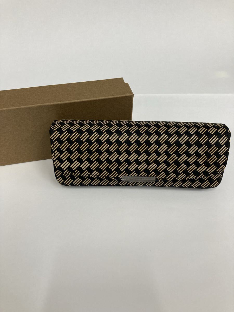 【36526】印傳屋 INDEN-YA 眼鏡ケース ハードケース 黒茶 未使用 保管品拍卖