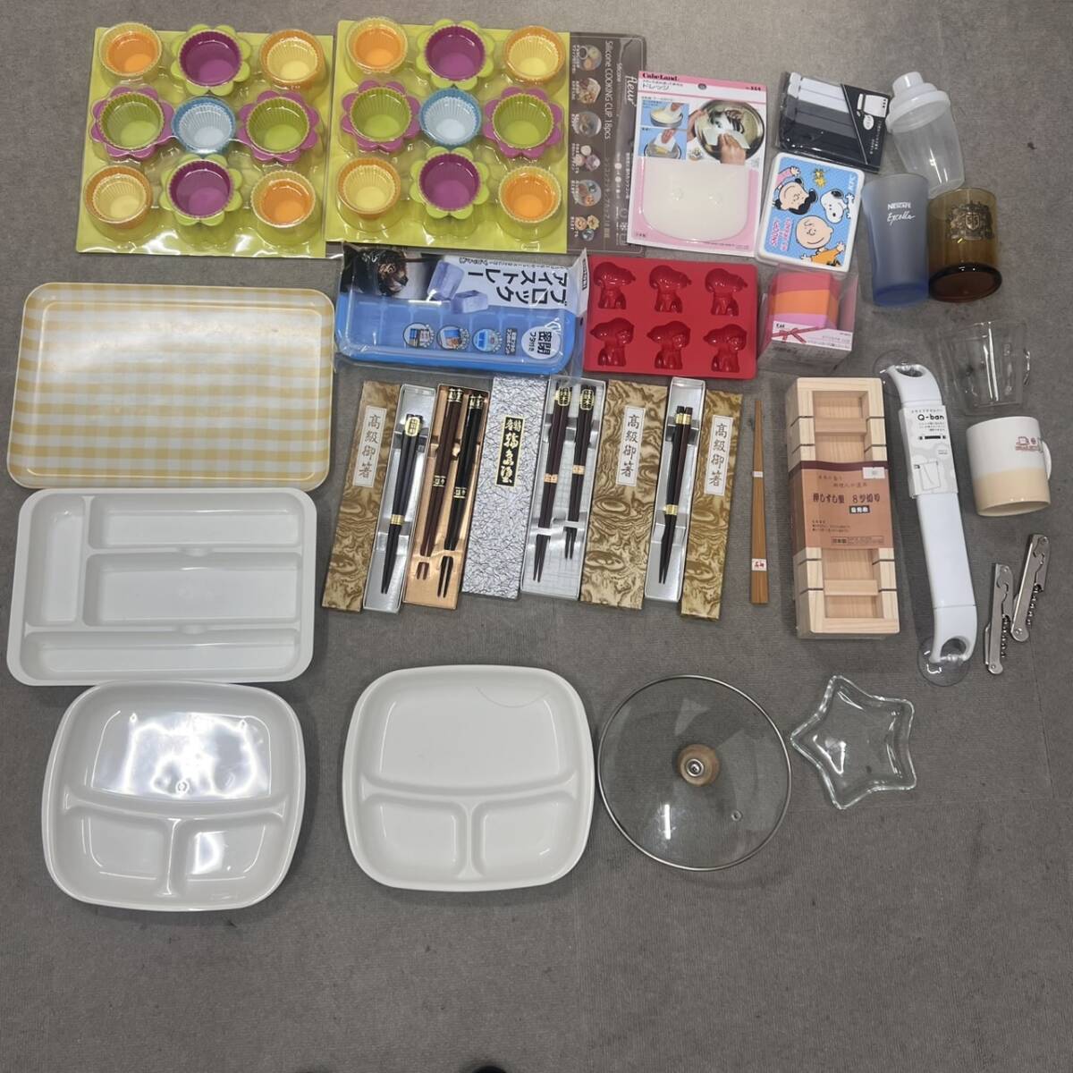 #13146 キッチン雑貨まとめ シリコンモールド 箸 コップ トレイ未使用品混在 現状品拍卖