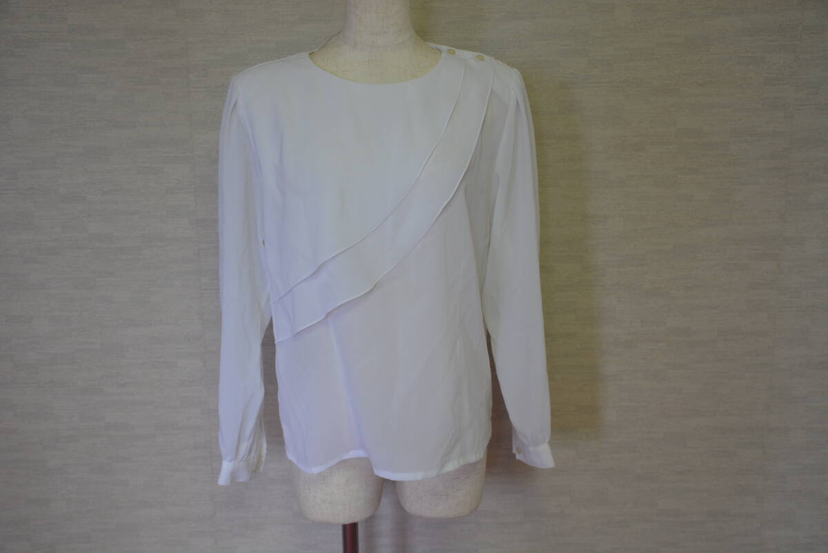 ★サイズ11号★ 婦人ブラウス 長袖 ホワイト 肩パッドあり ラウンドネック拍卖