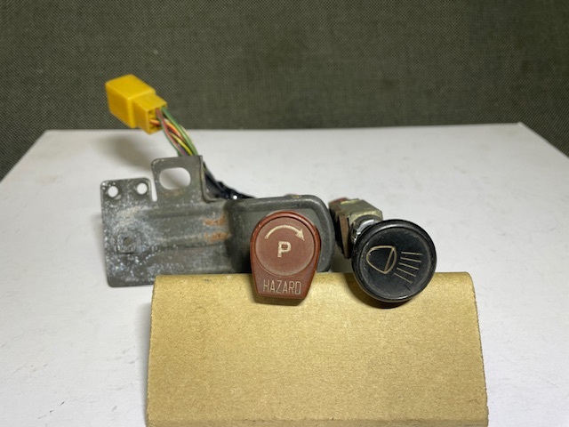 当時物 トヨタ スポーツ800 パブリカ800 車種不明 ライトスイッチ Pスイッチ HAZARDスイッチ 固着無 レストアベース拍卖