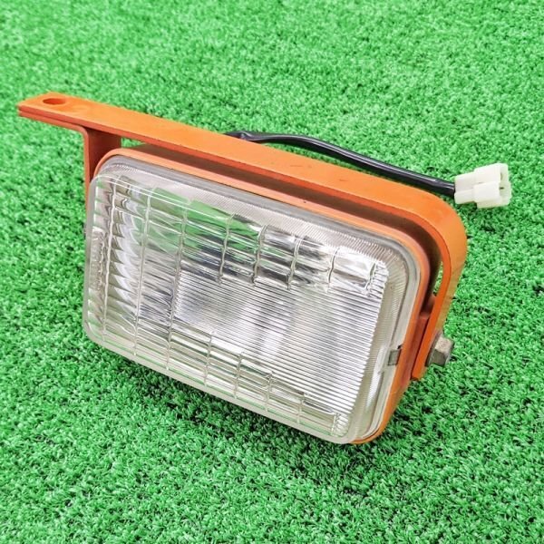【新潟】クボタ コンバイン ライト 作業灯 照明 外装 部品 パーツ 補修 修理 交換 予備 中古 発送可能 / ヘッド 電気 明かり 灯り R1 SR拍卖