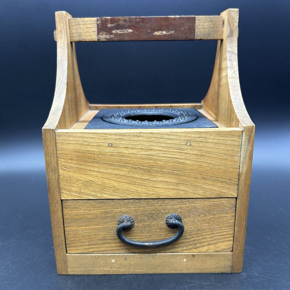 煙草盆 灰皿 小道具 木製 卓上 手提げ 巻き煙草 煙草入れ 鉄器 喫煙道具 古民家 古民具 エ29-7拍卖