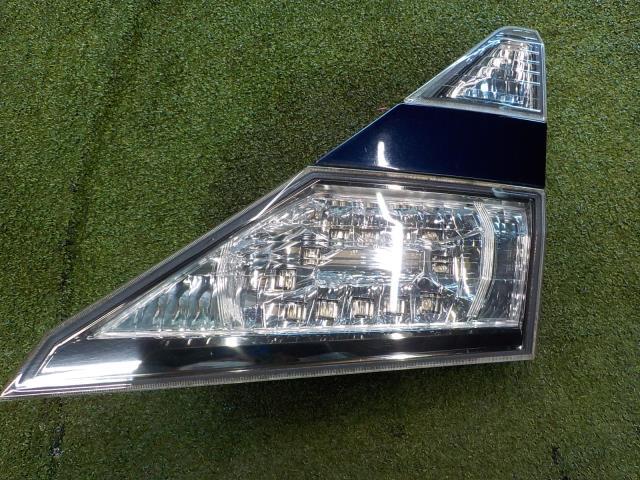 ヴェルファイア ANH20W 右内側テールランプ 8P8/紺拍卖