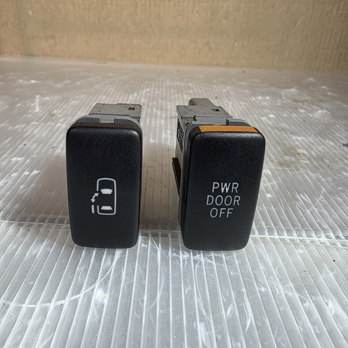 L375S タントカスタム 前期 純正 オートスライドドアスイッチ 電動ドアスイッチ パワースライドドアスイッチ拍卖