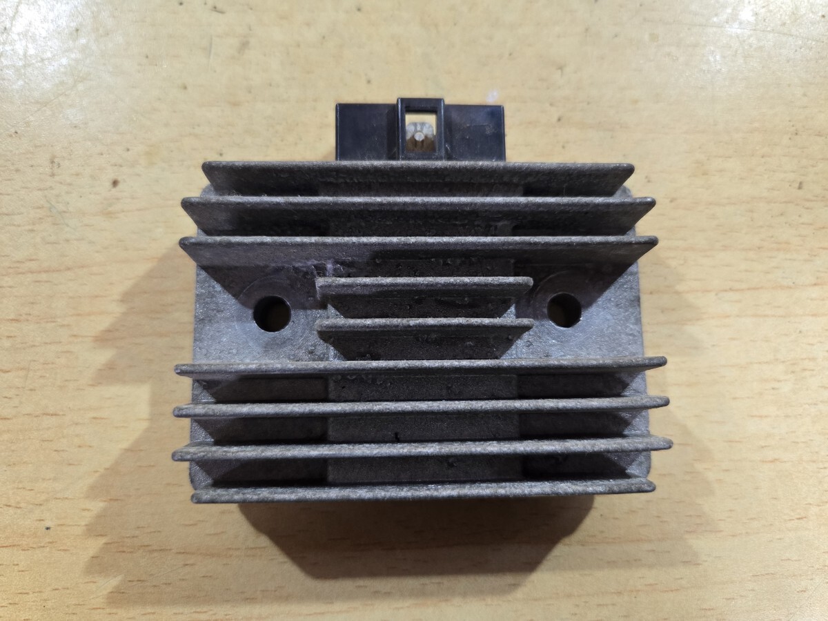 Kawasaki カワサキ ゼファー750 レギュレーター拍卖