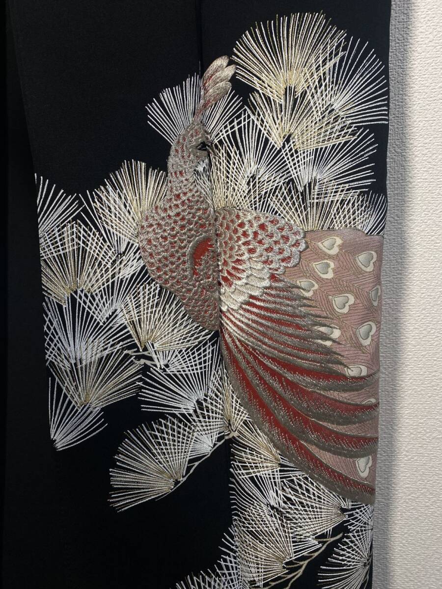 黒留袖 孔雀 手刺繍 絹 袷 和装 和服 アンティーク リメイク 身丈 146cm 裄丈 61cm 着物(10889)拍卖