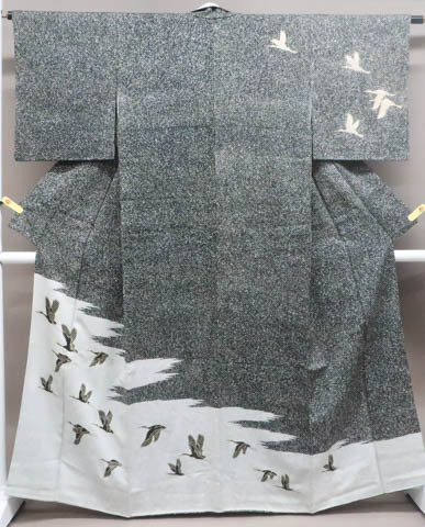 《京都一輝堂》【着物】付下げ たたき染 銀彩 鶴文 身丈約161.5㎝ 裄丈約63㎝ 25z02-929拍卖