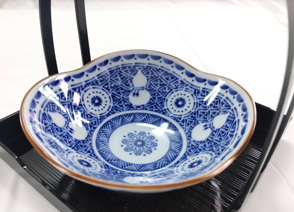 專龜【美品】龍峰窯 盛鉢 浅鉢 和風 和食 瓢箪 伝統 レトロ 日本 陶器 焼物 皿 縁起物 行事 銘々皿 皿 器 鉢 青 花 焼物 会食 古き良き拍卖