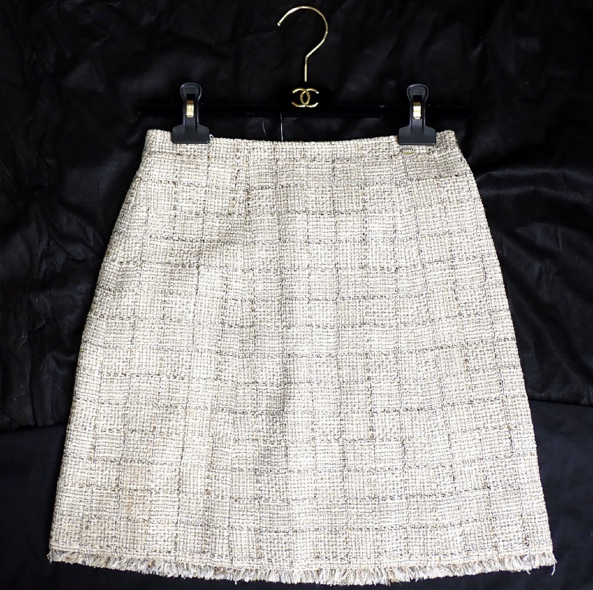 ココマーク付き ボタン 美品 シャネル P38144 ツイード スカート マルチカラー 34 グリーン ゴールド グレー 2410拍卖