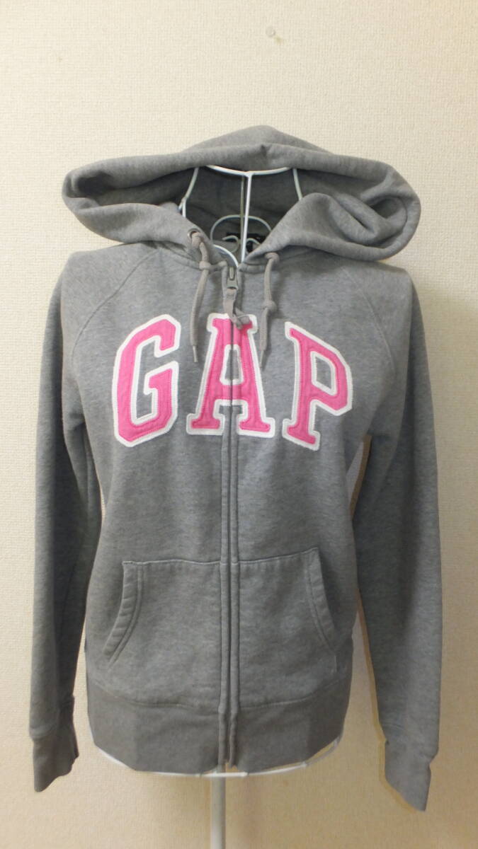 ★GAP★Ladies Hoodie Long sleeve tops Size S ギャップ長袖レディーストップスフード付き サイズS USED IN JAPAN グレイ ピンク文字拍卖