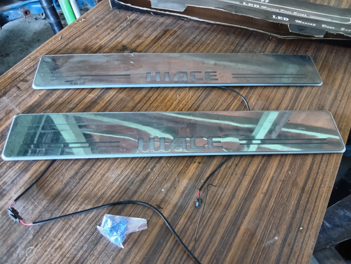 200 ハイエース スカッフプレート LED 青 2枚 拍卖