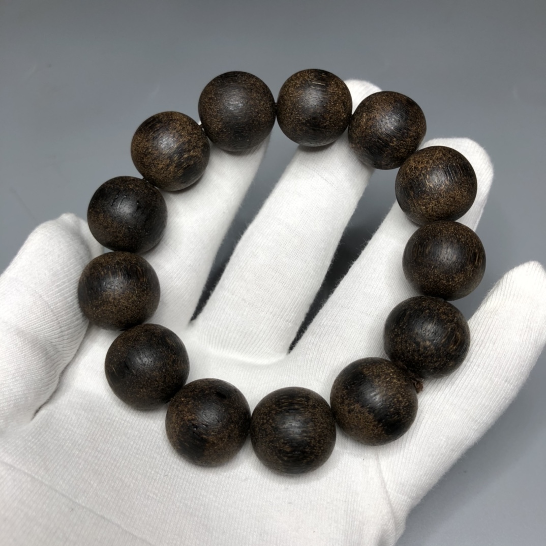 早期收藏 古沈香彫 沈香 香木 奇楠 老料 手鏈 手串 腕輪 数珠 念珠 箱付 置物 時代物 古董品 骨董 旧家蔵出し 唐物 中国古玩 古美術品拍卖