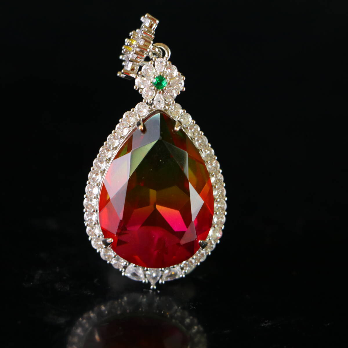 早期收集 高氷 宝石彫 漸変 嵌宝石 項鏈 吊墜 首飾 贈物 箱付 置物擺件 時代物 古董品 骨董 旧家藏出 唐物 中国古玩 古美術拍卖