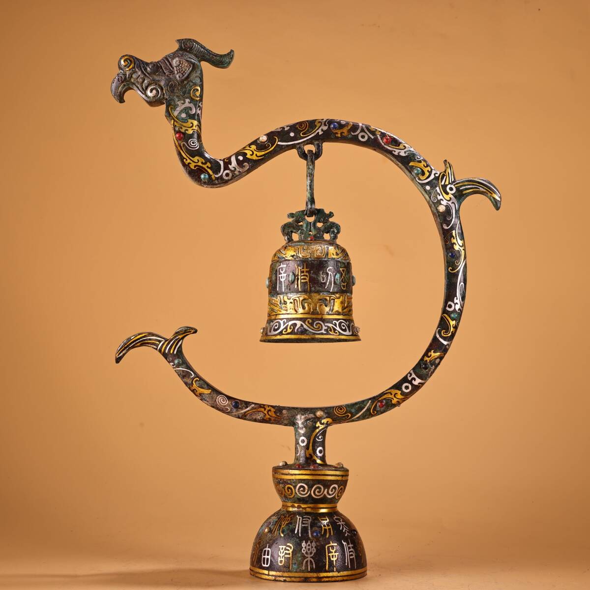早期收集 青銅器 古銅彫 錯金 嵌宝石 龍掛鐘 銘文 經文 稀少珍品 文案置物 擺件 時代物 古董品 骨董 旧家蔵出し 唐物 中国古玩 古美術品拍卖