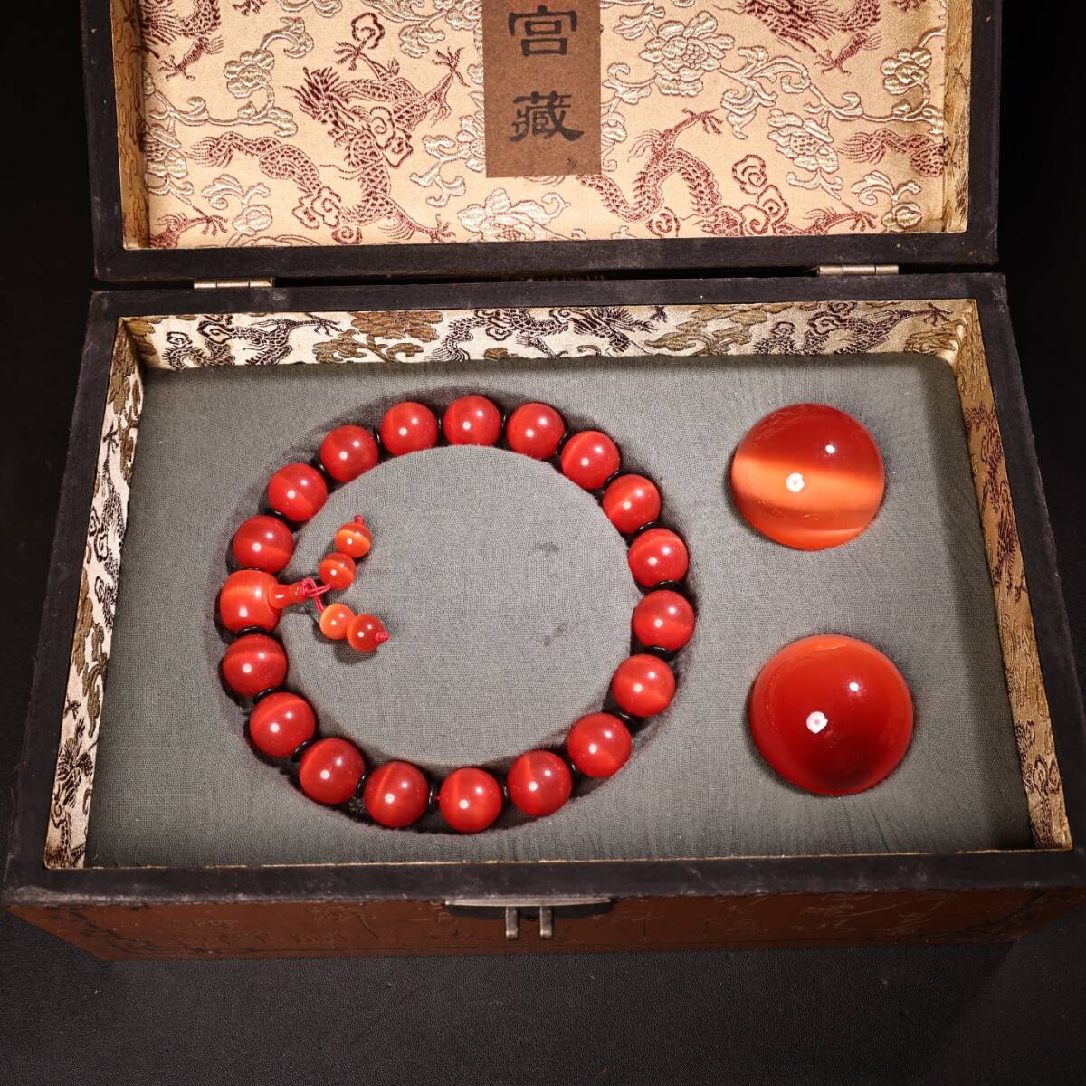 清時代 古猫目石彫 宮藏 紅猫目石 十八子手持 手球一対 手把件 套裝 文案置物 擺件 時代物 古董品 骨董 旧家蔵出し 唐物 中国古玩 古美術品拍卖