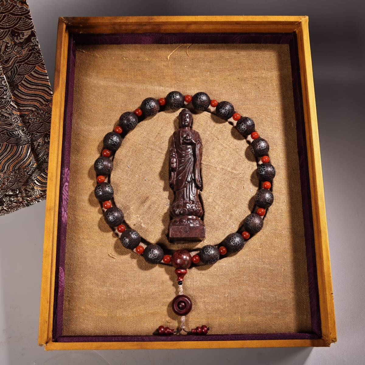 清 乾清宮藏 古沈香彫 奇楠 香木 老料 十八子手持 佛像 一套 念珠 箱付 置物 時代物 古董品 骨董 旧家蔵出し 唐物 中国古玩 古美術品拍卖