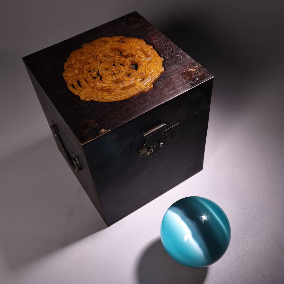 清時代 古猫目石彫 藍猫眼球 球 手把件 手球 把玩 黑檀木盒 極細工 古賞物 古美味 中国唐物 時代物 骨董 中国古美術拍卖