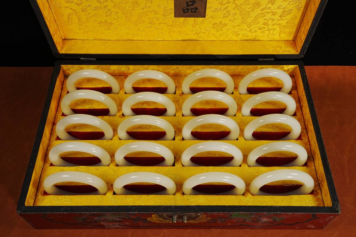 清 宮廷御製 古和田玉彫 白玉 腕輪 玉石 箱付 文案 置物 時代物 古董品 骨董 旧家蔵出し 唐物 中国古玩 古美術品拍卖