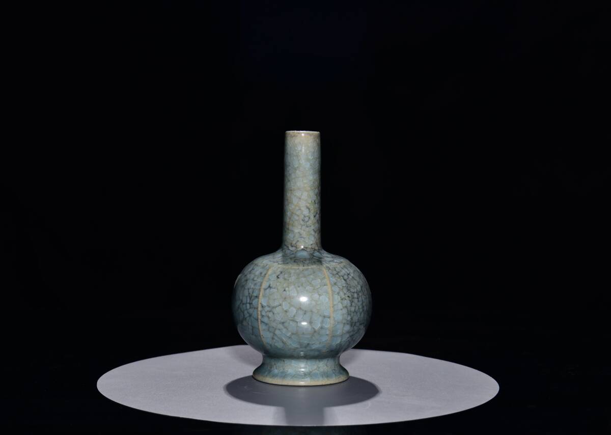 宋時代 古陶磁器 汝窯 天青釉 冰裂紋 長頸瓶 花瓶 擺件 磁器 稀少珍品 文案置物 擺件 時代物 古董品 骨董 旧家蔵出し 唐物 中国古玩 古美術拍卖