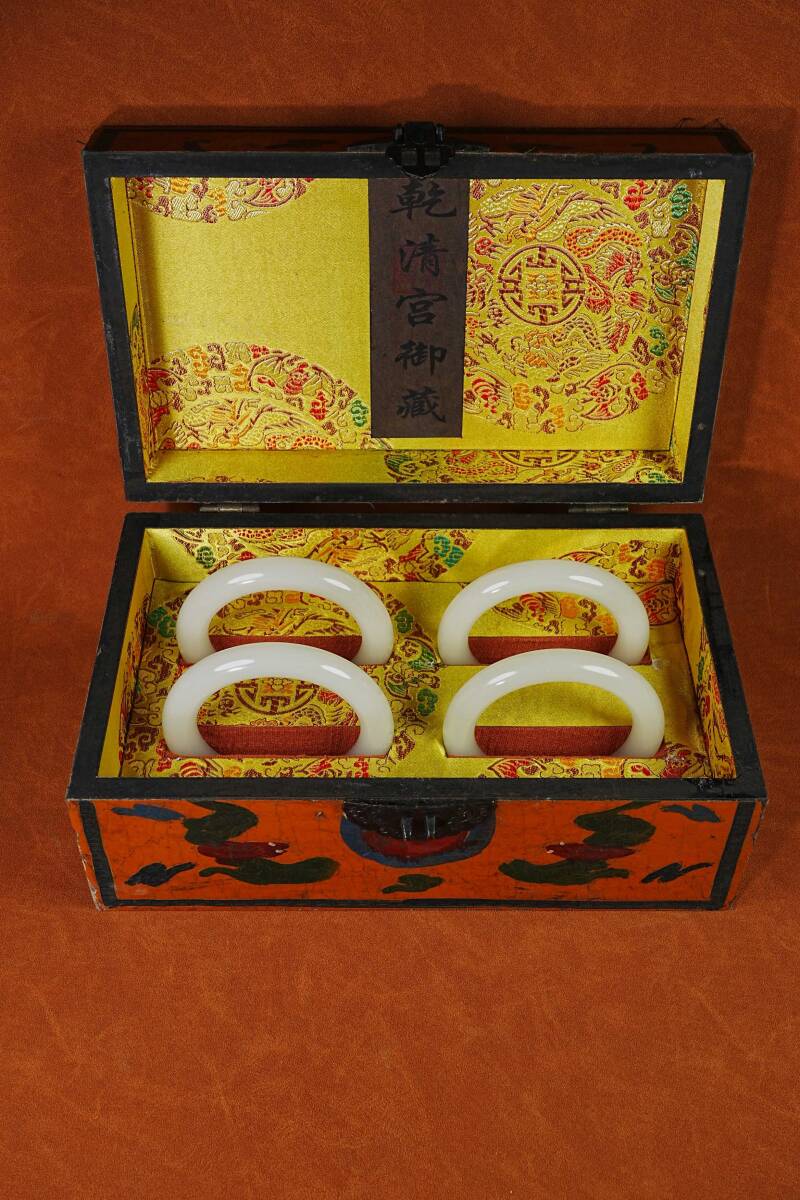清 宮廷御製 古和田玉彫 白玉 腕輪 玉石 玉器 套裝 箱付 文案 置物 時代物 古董品 骨董 旧家蔵出し 唐物 中国古玩 古美術品拍卖