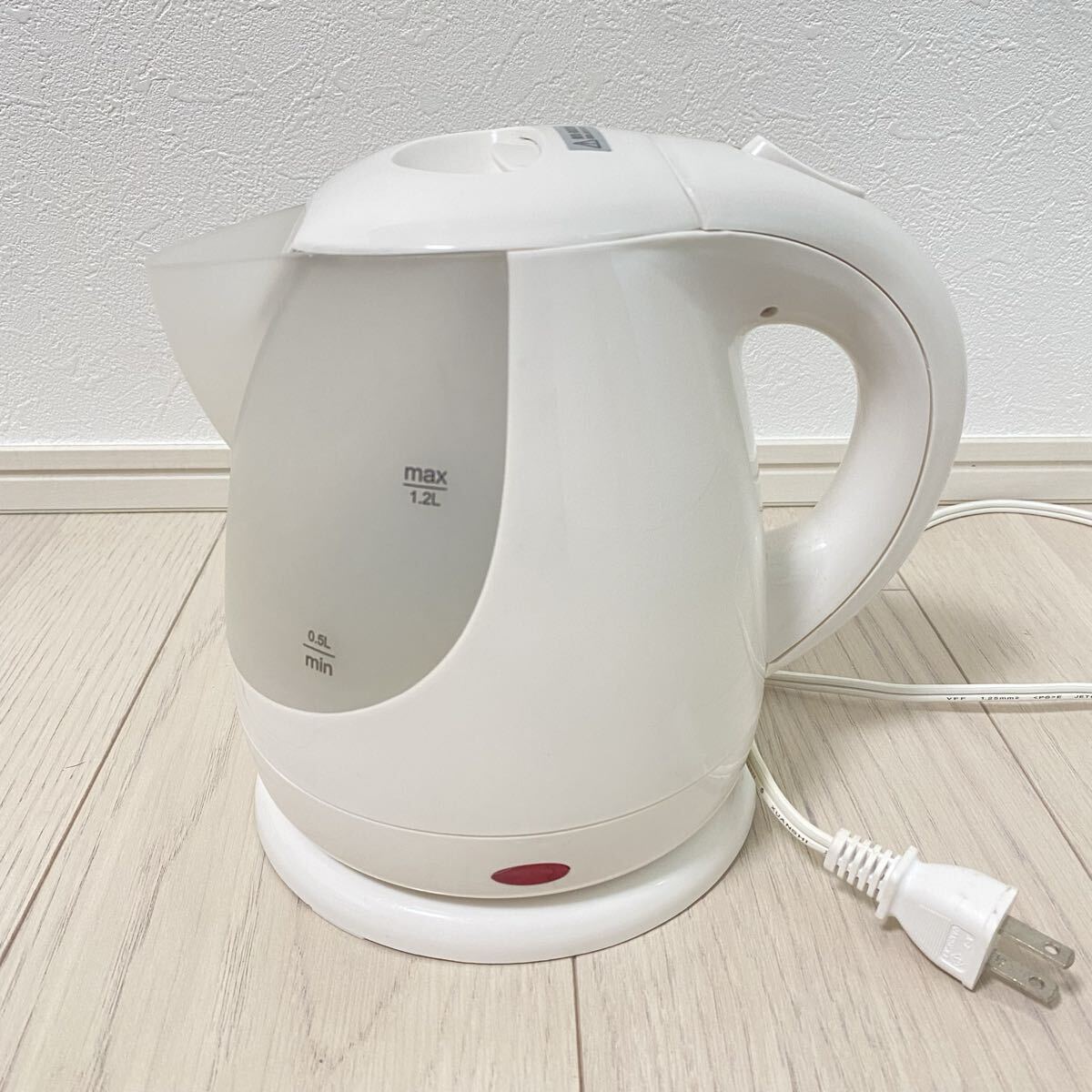 KOM 空焚き防止 電気ケトル 1.2L ホワイト ステンレス内釜 ケトル ステンレスケトル KOM KTD-200 通電確認済み 拍卖