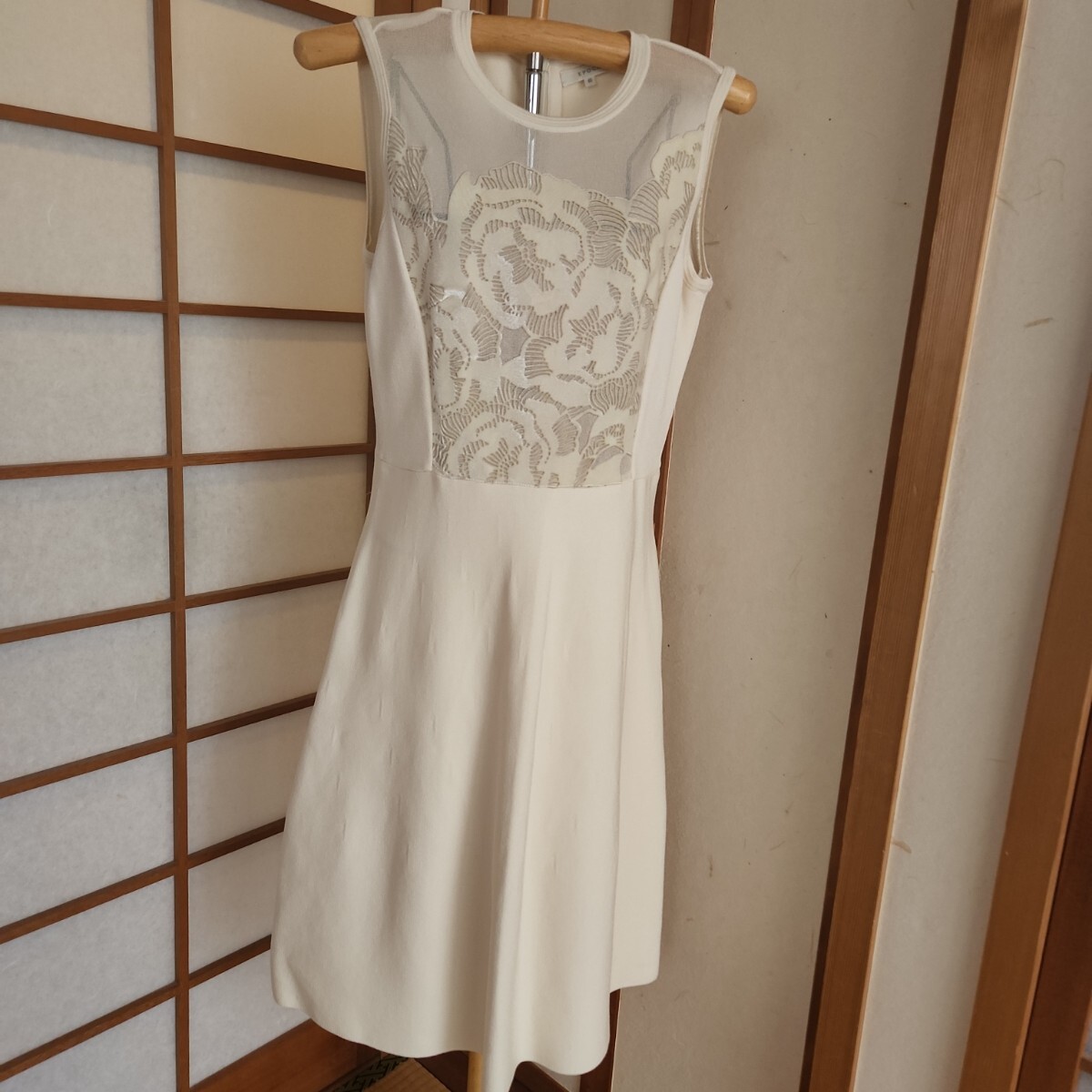 美品 エポカEPOCA レースニットワンピース 40Mサイズ相当 白オフホワイト 食事会などに拍卖