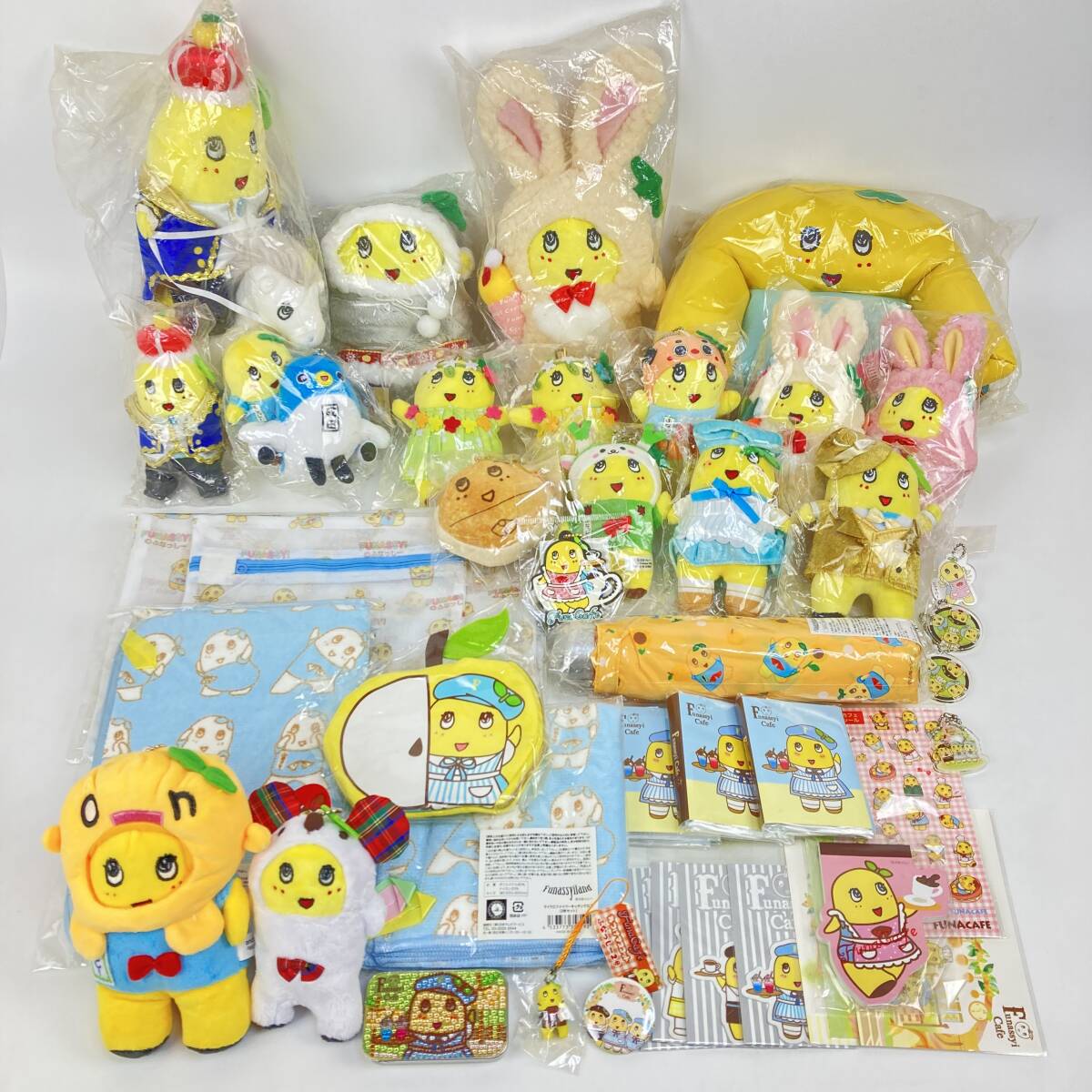BQ081 ふなコレ ふなっしーランド限定 ウサギ クリームver. ほか ぬいぐるみ 折りたたみ傘 メモ帳 ストラップ シール など グッズ まとめて拍卖