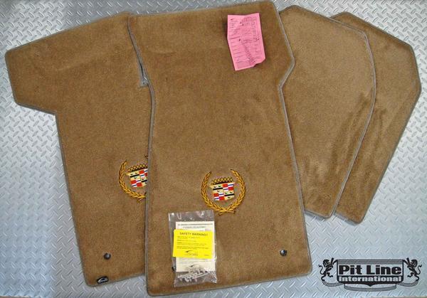 新品80~92 キャデラック ブロアム フロアマット タン/エンブレム ゴールドマーク拍卖