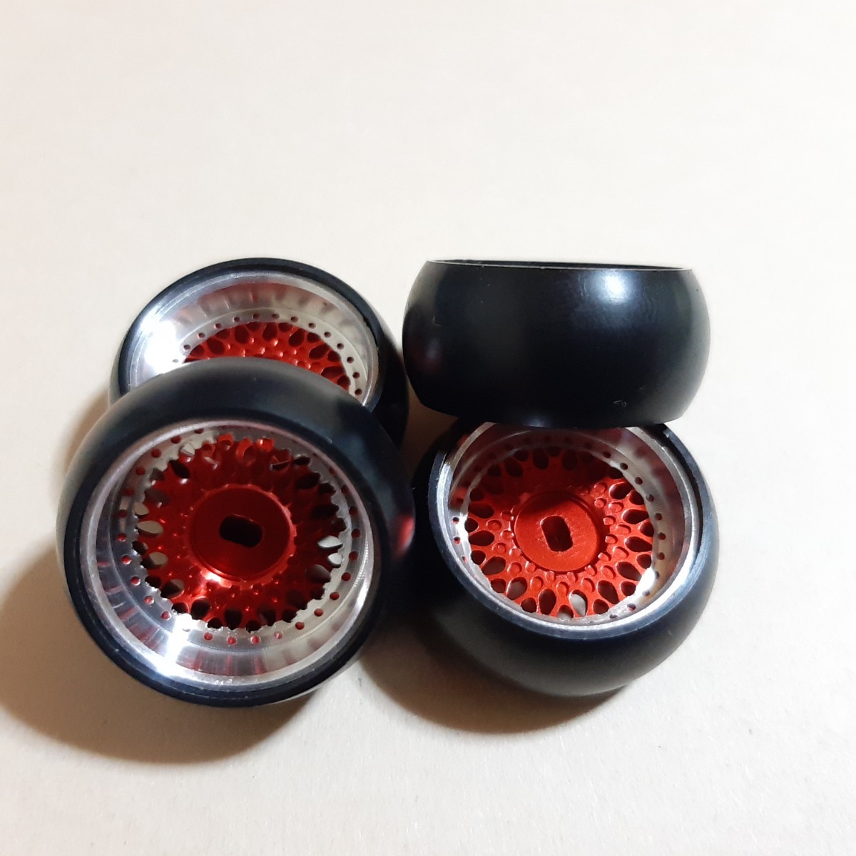 ●即決価格●送料無料●●ミニッツAWD●● ドリフトタイヤ 付き ホイール ●アルミ 赤● ミニッツ ラジコン KYOSHO 京商 AWD 拍卖