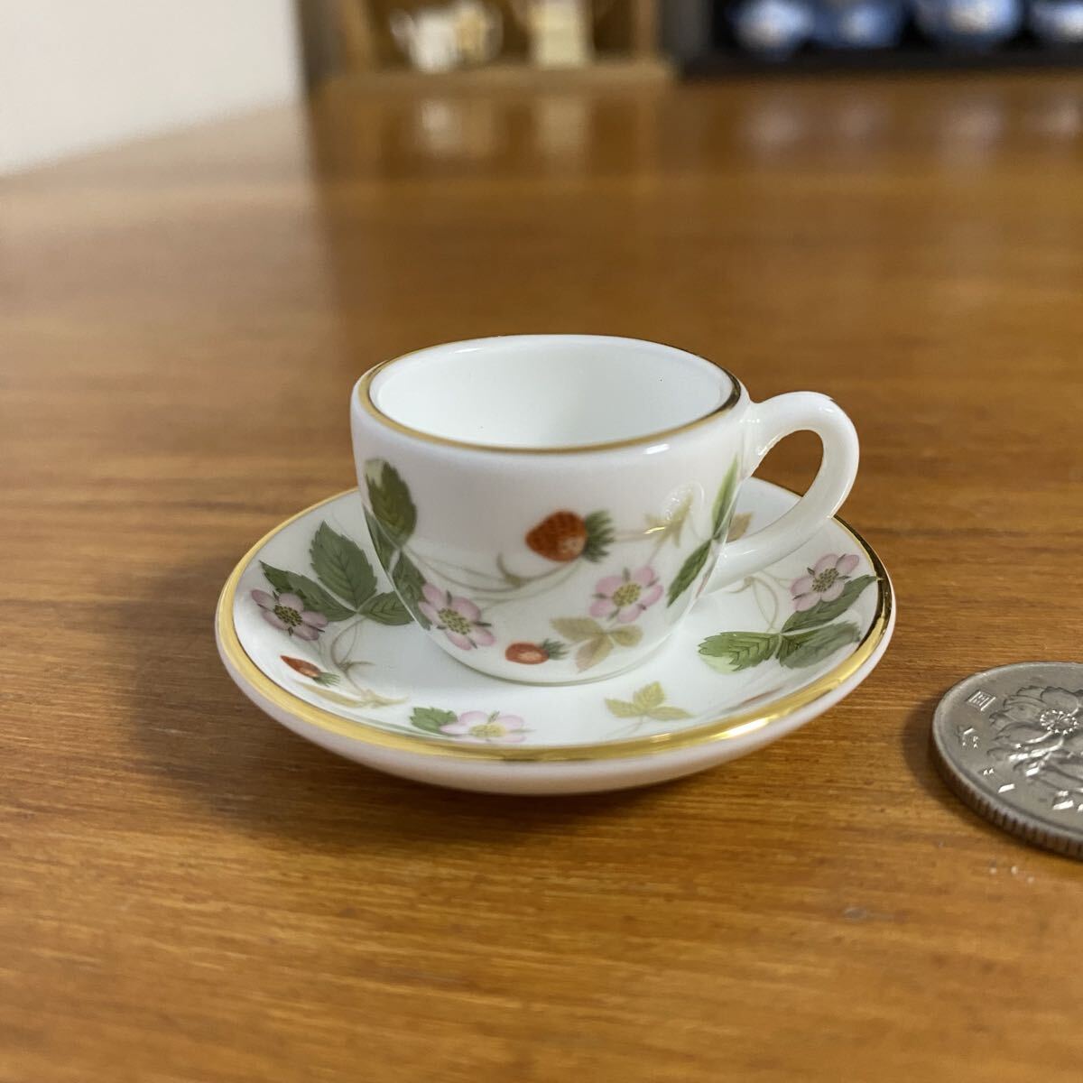 ウェッジウッド ワイルドストロベリー ミニチュア カップ ソーサー 黒壺拍卖