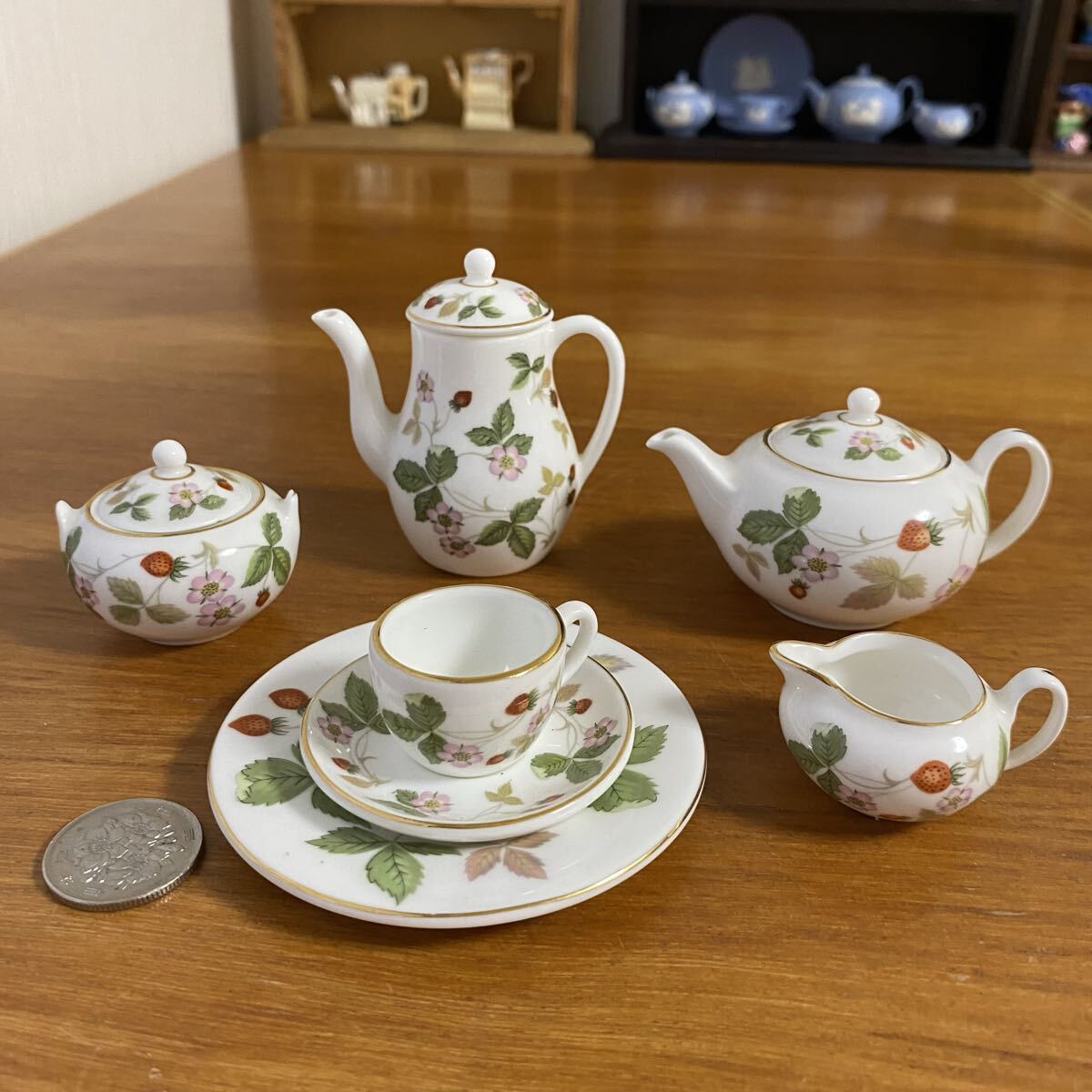 ウェッジウッド ワイルドストロベリー ミニチュア ティーセット コーヒーセット 黒壺拍卖