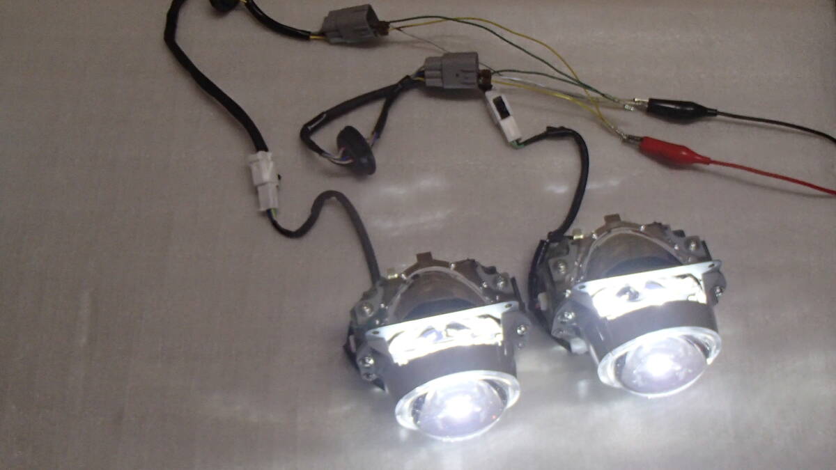 トヨタ ヘッドライト外し KOITO バイビーム 2250lm 左右 Bi-Beam 1眼ハイ/ロー切り替え LEDプロジェクター 小糸拍卖