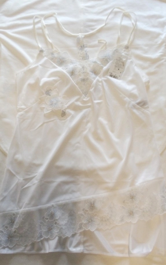 サルート 06Gチョーカー付きキャミソール新品未使用 Mサイズ オペレッタ ホワイト 完売レア ワコール 高級ランジェリー拍卖