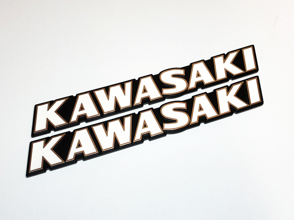 カワサキ 純正 タンク エンブレム KAWASAKI 白文字 シルバー縁取り拍卖