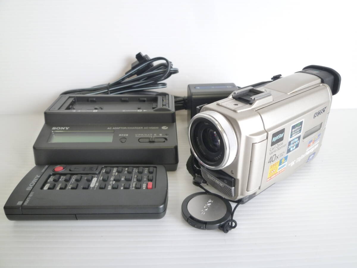 70807◆デジタルビデオカメラ SONY DCR-TRV10 ハンディカム , レンズ部 Carl Zeiss Vario-Sonnar 1.7/3.3-33 充電器有◆拍卖