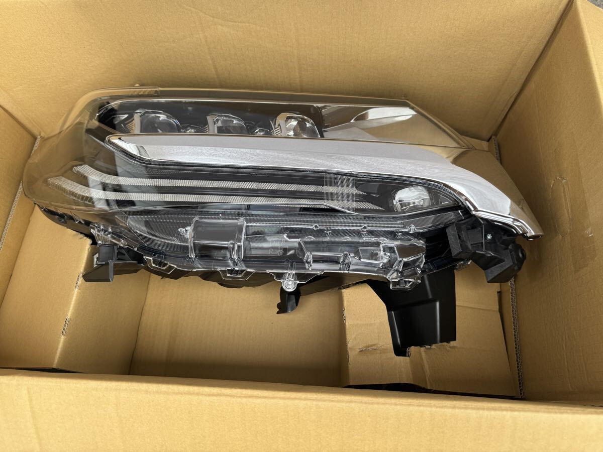 新車外し R5 23年製 30 アルファード 後期 純正 3眼 ヘッドライト 右 (ハ) AYH30 AGH30 AGH35 GGH30拍卖