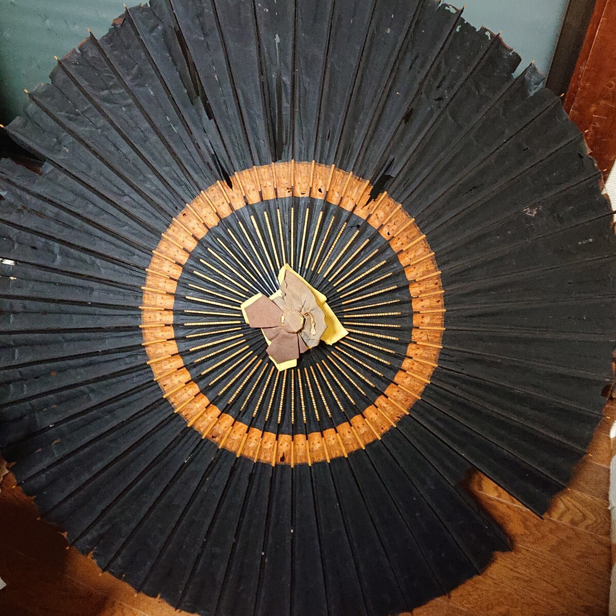 【和傘】番傘 黒地 直径113cm 小道具 撮影 紙傘 和風 和装小物 昭和レトロ 当時物 現状品 ぷらみ 0821 67拍卖