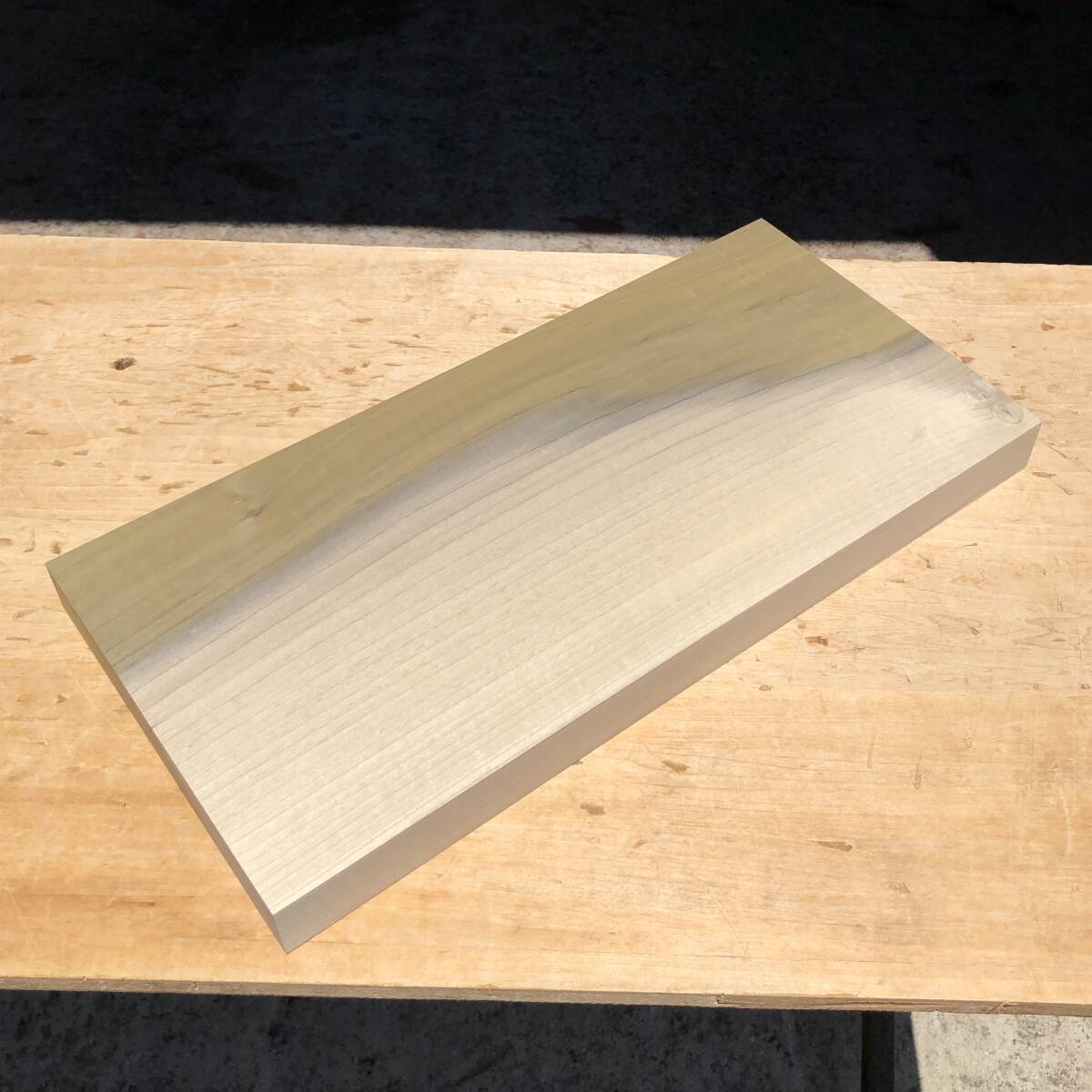 送料無料!朴【A57B】540×255×40mm ホオ 木工 まな板 彫刻 木彫 天然木 自然素材 材木 木材 乾燥材 無垢材《銘木すずめや》拍卖