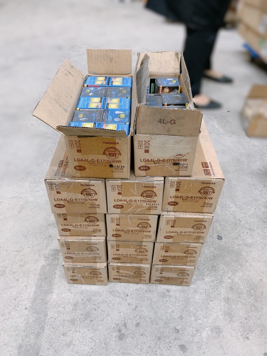 長期保管品/未使用 東芝 TOSHIBA LED電球 137個 まとめ売り E17口金 40W形 電球色 広配光タイプ 電球 茨城県常陸大宮 0829こ1 M 140拍卖