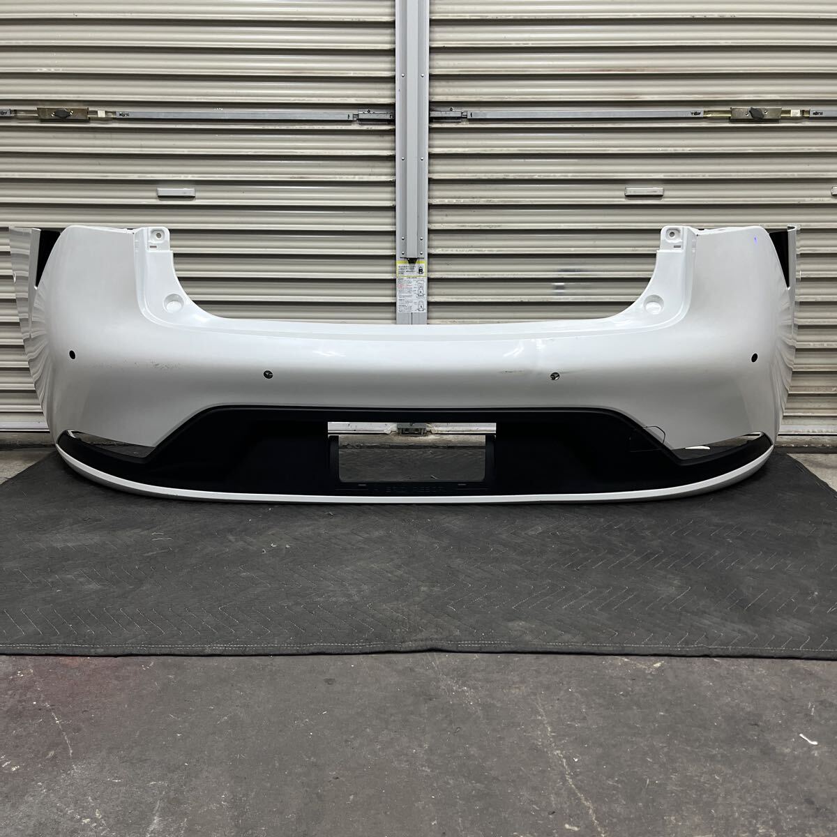 トヨタ 純正 ZVW60 ZVW65 MXWH60 MXWH60 新型 プリウス リアバンパー ロアカバー ガーニッシュ 52453-47080 プラチナホワイトパールマイカ拍卖