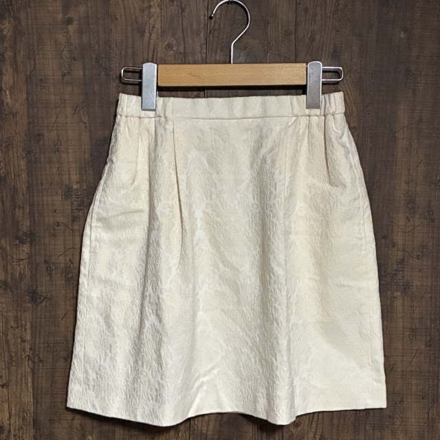C6◇23区 | ニジュウサンク ジャカードスカート アイボリー レディース 32サイズ 中古品拍卖