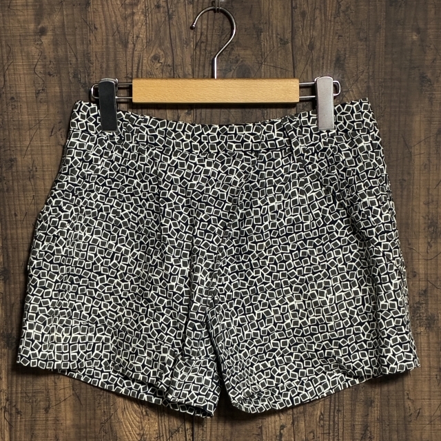 C12◇BACCA | バッカ ショートパンツ 幾何学模様 ブラック×グレー×ホワイト レディース 36サイズ 中古品拍卖