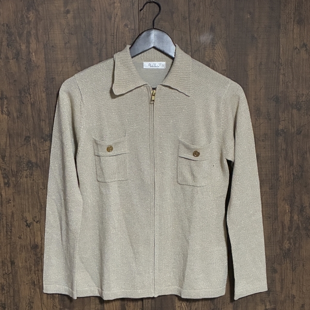 C18◇a.v.v | アー・ヴェ・ヴェ ニットジャケット ジップアップ ベージュ レディース 38サイズ 中古品拍卖