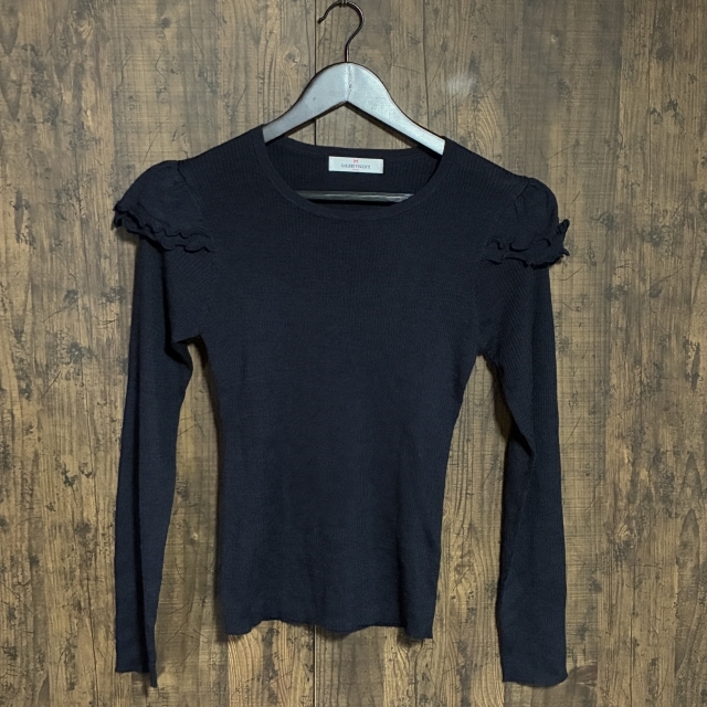 C20◇GALLERY VISCONTI | ギャラリービスコンティ ニットトップス フリルショルダー ネイビー レディース 2サイズ 中古品拍卖