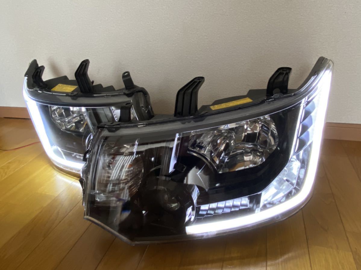 三菱デリカD5ヘッドライト シーケンシャルウィンカー2色発光チューブライン インナーブラック拍卖