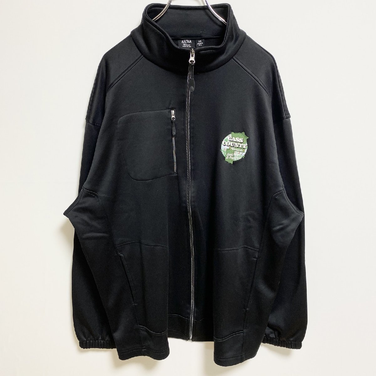 古着 used AKWA 長袖ワンポイント刺繍トラックジャケット ジャージ 黒 ブラック USA製 ビッグシルエット 2XLサイズ拍卖