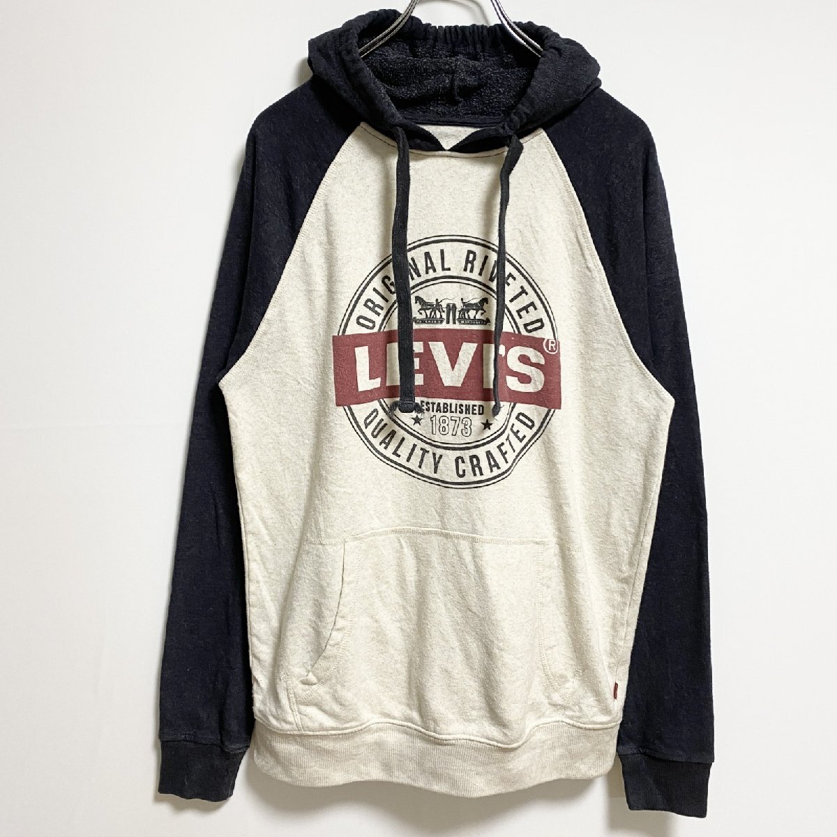 古着 used LEVI’S リーバイス 長袖フロントロゴプリントパーカー スウェット 白 ホワイト 黒 ブラック 秋冬服拍卖