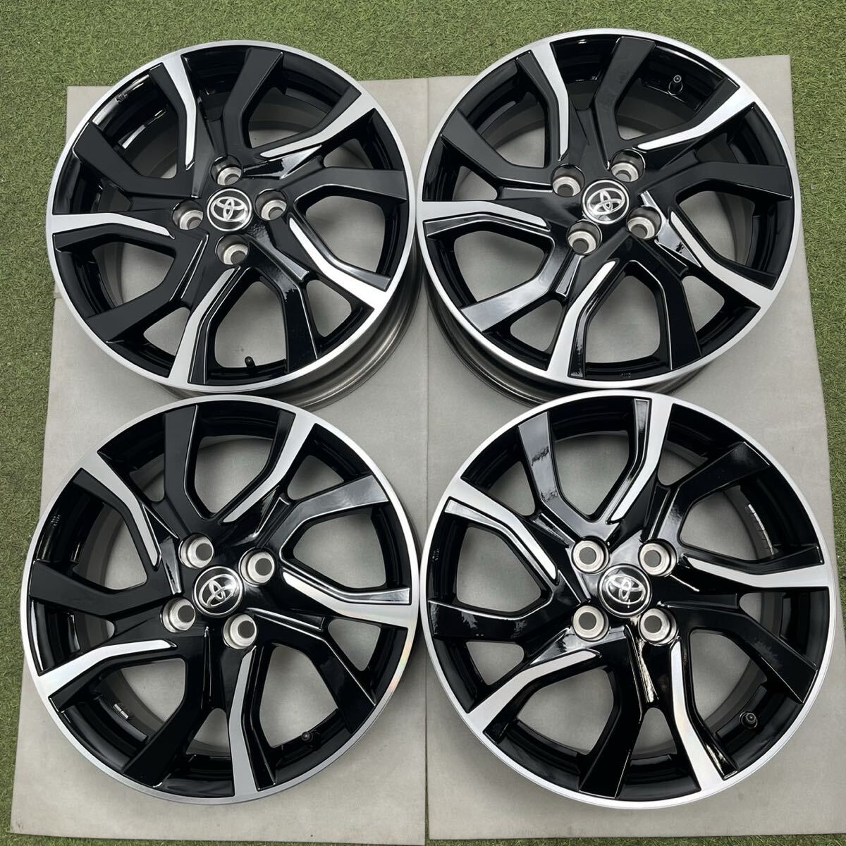 【1104】中古美品★ディスク面クリア塗装済み 16インチ TOYOTA純正 AQUA 16×6J ET51 PCD100 4穴 ハブ径54 アクア拍卖