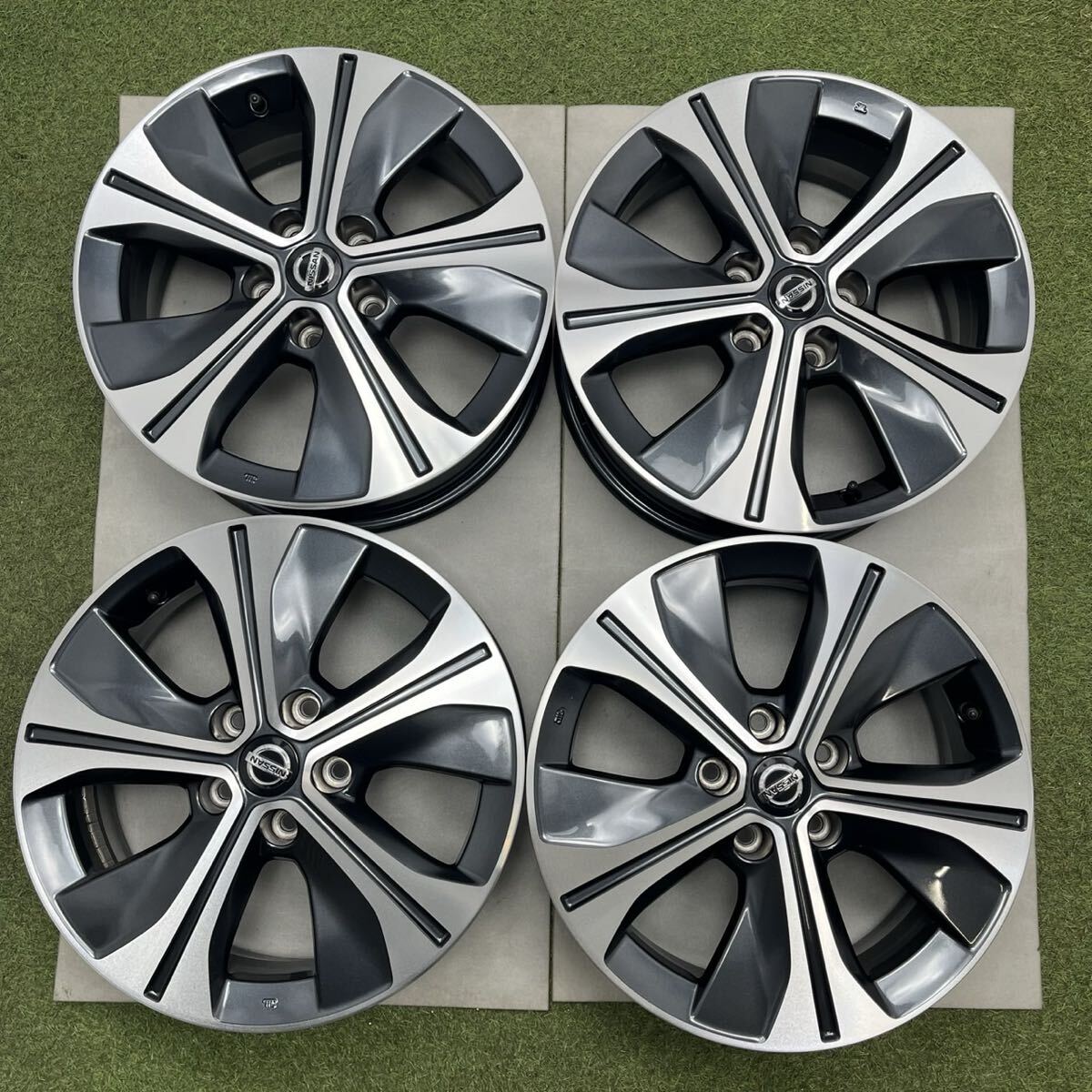 【1109】中古美品★ディスク面クリア塗装済み 17インチ NISSAN純正 17×6.5J ET45 PCD114.3 5穴 ハブ径66 日産 キックス拍卖