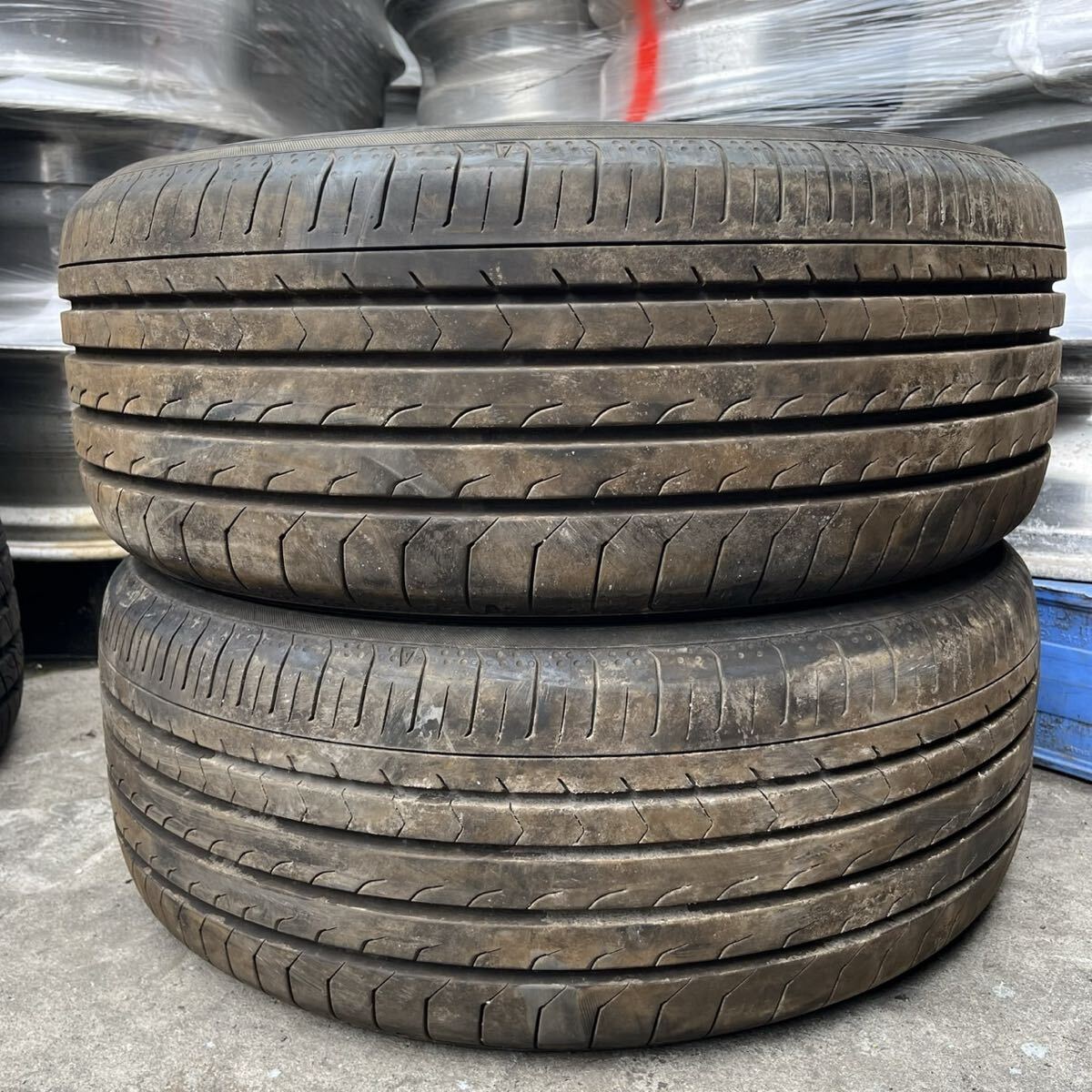 【1131】17インチ★オンロード★バリ溝 YOKOHAMA BluEarth-RV03 215/50R17 95V 2022年製 9分山 中古タイヤ 2本セット拍卖